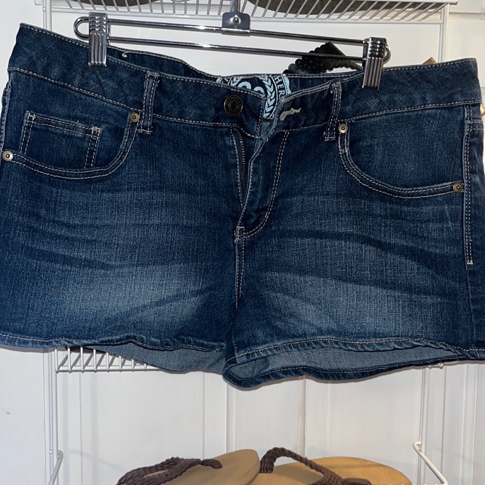 So denim shorts 💙